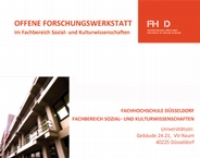 Auf diesem Bild sieht man oberen rechten Viertel, das Logo der FH Düsseldorf in rot. Links daneben steht in roter Schrift geschrieben: Offene Forschungswerkstatt im Fachbereich Sozial- und Kulturwissenschaften. Darunter ist ein Foto, das die FH von außen zeigt. Das Foto ist ein wenig verwischt. Rechts daneben steht, wo die Forschungswerkstatt stattfinden wird.