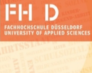 Auf dem Bild ist das Logo der FH in einem Terracottarot zu lesen.